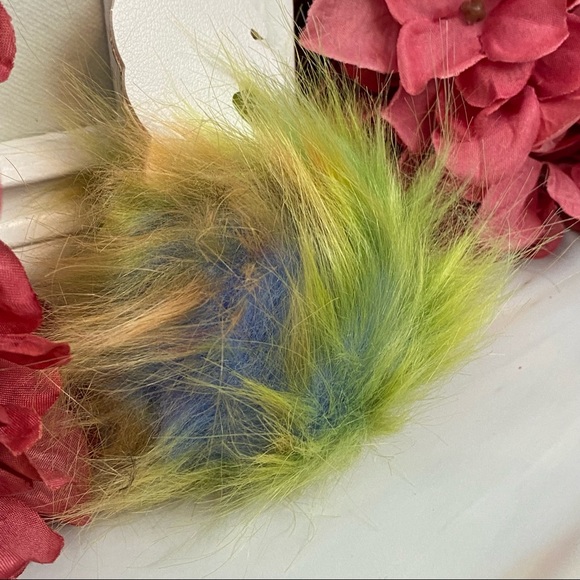 Fluffy Golden Unicorn Pom Pom Keychain Charm - Picture 7 of 12